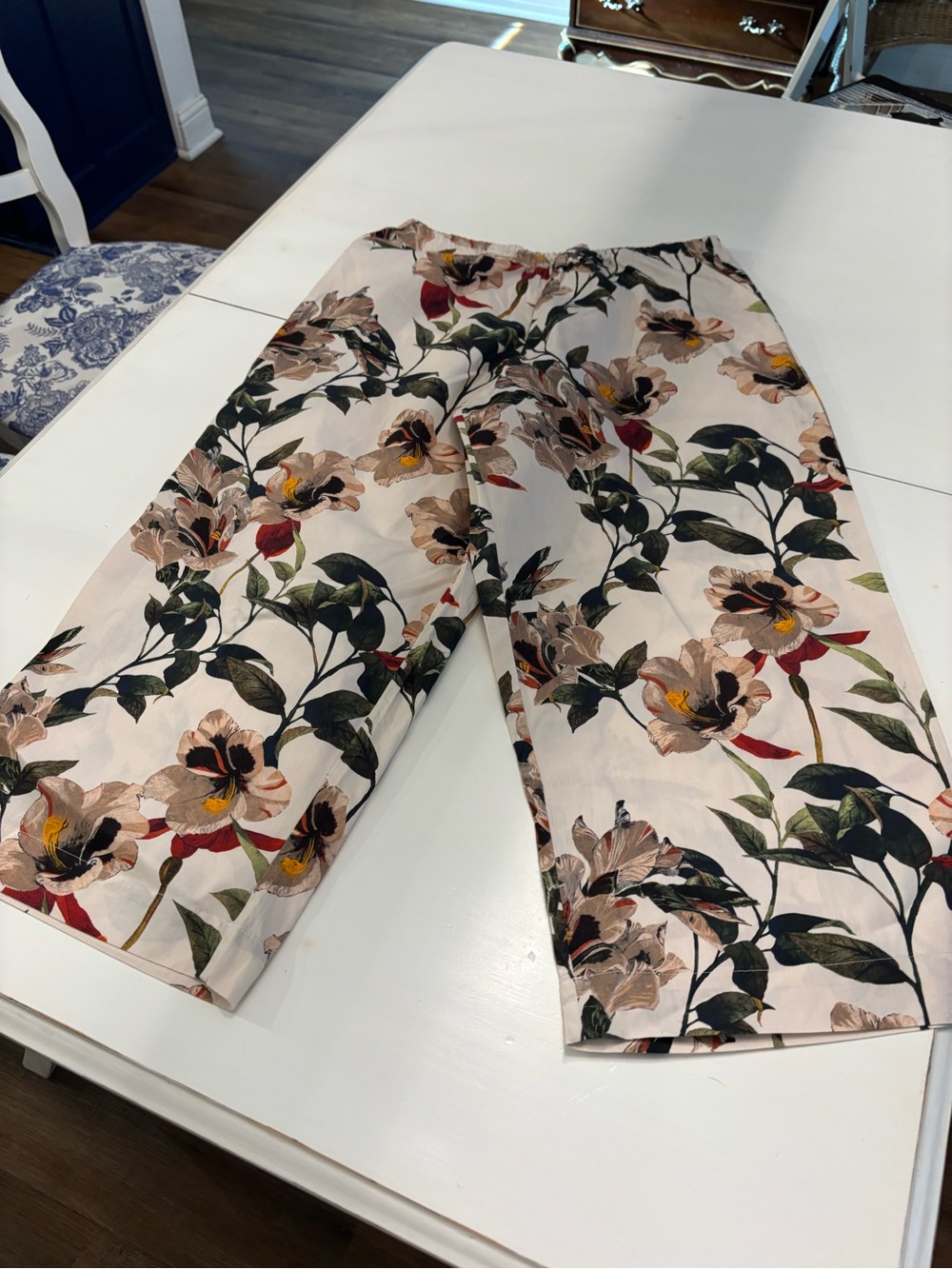Cropped Floral Wide-Leg Pants in Cream